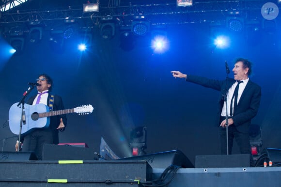 Les chanteurs français Alain Souchon et Laurent Voulzy en concert au Festival des Vieilles Charrues, le 16 juillet 2016 à Carhaix-Plouguer, France Photo by Kristina Afanasyeva/ABACAPRESS.COM