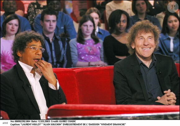 Laurent Voulzy et Alain Souchon concert Homeopathie sans Frontieres au Zenith à ParisPlan americain homme chanteur lunettes compositeur