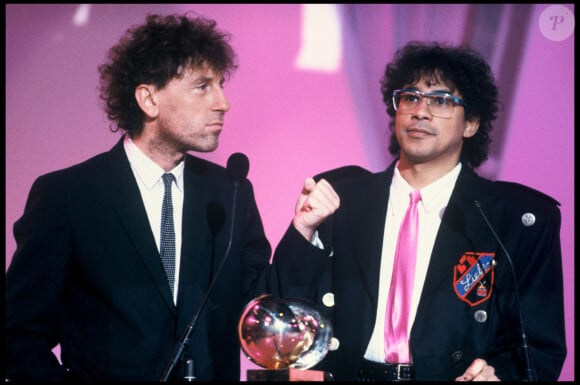  Alain Souchon et Laurent Voulzy à la cérémonie des Victoires de la Musique en 1987 pour remettre une récompense