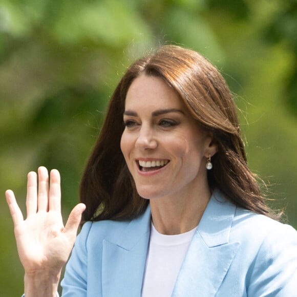 "L'horrible portrait" ne lui "ressemblerait" pas. 
Catherine (Kate) Middleton, princesse de Galles, à la rencontre du public du concert du couronnement près du château de Windsor, le 7 mai 2023. Au lendemain du sacre du roi d'Angleterre et de la reine consort à l'abbaye de Westminster, 20.000 personnes sont venues assister à ce concert-événement avec L.Richie et K.Perry en tête d'affiche. 