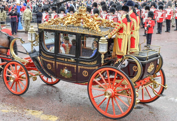 Le prince William, prince de Galles, et Catherine (Kate) Middleton, princesse de Galles, le prince Georges - Sortie de la cérémonie de couronnement du roi d'Angleterre à l'abbaye de Westminster de Londres le 6 mai 2023. 