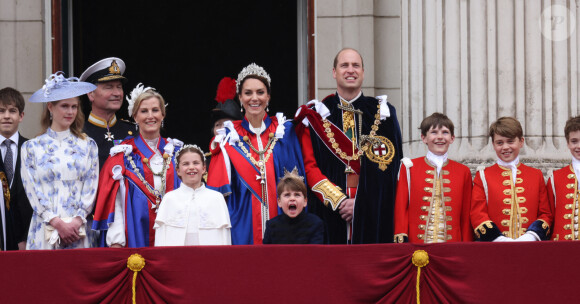 Sophie, duchesse d'Edimbourg, Lady Louise Windsor, James Mountbatten-Windsor, Comte de Wessex, le prince William, prince de Galles, Catherine (Kate) Middleton, princesse de Galles, la princesse Charlotte de Galles, le prince Louis de Galles, le prince George de Galles - La famille royale britannique salue la foule sur le balcon du palais de Buckingham lors de la cérémonie de couronnement du roi d'Angleterre à Londres le 5 mai 2023. 