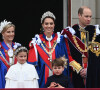 Mais cela n'a pas plu à tout le monde !
Sophie, duchesse d'Edimbourg, Lady Louise Windsor, James Mountbatten-Windsor, Comte de Wessex, le prince William, prince de Galles, Catherine (Kate) Middleton, princesse de Galles, la princesse Charlotte de Galles, le prince Louis de Galles - La famille royale britannique salue la foule sur le balcon du palais de Buckingham lors de la cérémonie de couronnement du roi d'Angleterre à Londres le 5 mai 2023. 