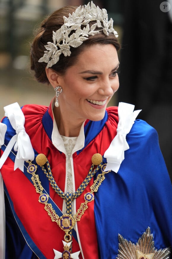 Basé sur son portrait du couronnement. 
Catherine (Kate) Middleton, princesse de Galles - Les invités arrivent à la cérémonie de couronnement du roi d'Angleterre à l'abbaye de Westminster de Londres, Royaume Uni, le 6 mai 2023. 