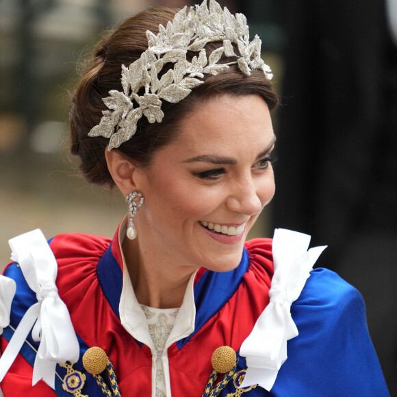 Basé sur son portrait du couronnement. 
Catherine (Kate) Middleton, princesse de Galles - Les invités arrivent à la cérémonie de couronnement du roi d'Angleterre à l'abbaye de Westminster de Londres, Royaume Uni, le 6 mai 2023. 