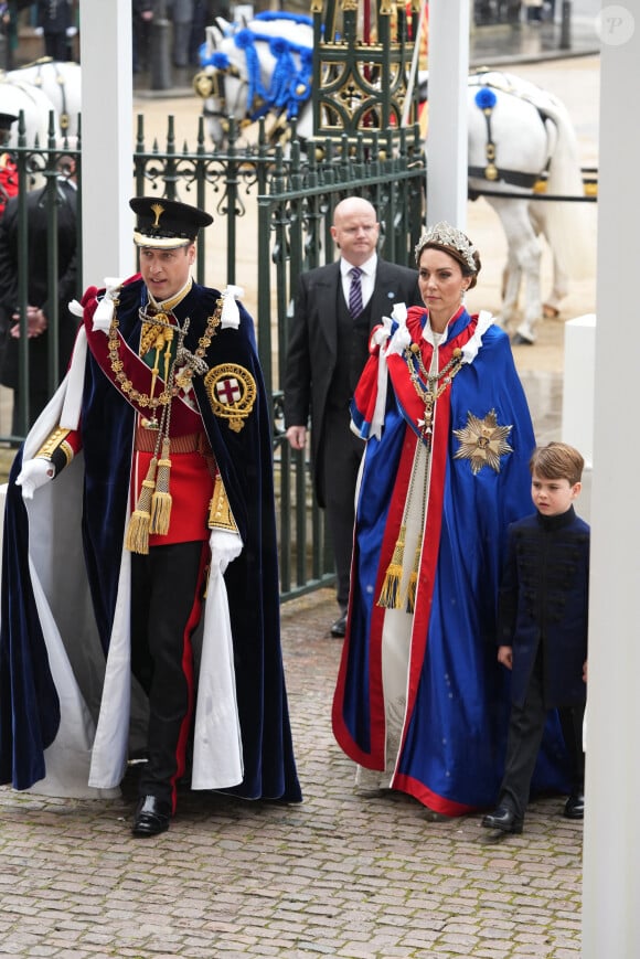 Le prince William, prince de Galles, et Catherine (Kate) Middleton, princesse de Galles, et Le prince Louis de Galles, - Les invités arrivent à la cérémonie de couronnement du roi d'Angleterre à l'abbaye de Westminster de Londres, Royaume Uni, le 6 mai 2023. 