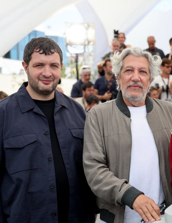 Karim Leklou et Alain Chabat - Photocall du film "L'Amour Ouf" (Beating Hearts / Compétition) lors du 77ème Festival International du Film de Cannes (14 - 25 mai 2024), le 24 mai 2024. © Jacovides / Moreau / Bestimage 