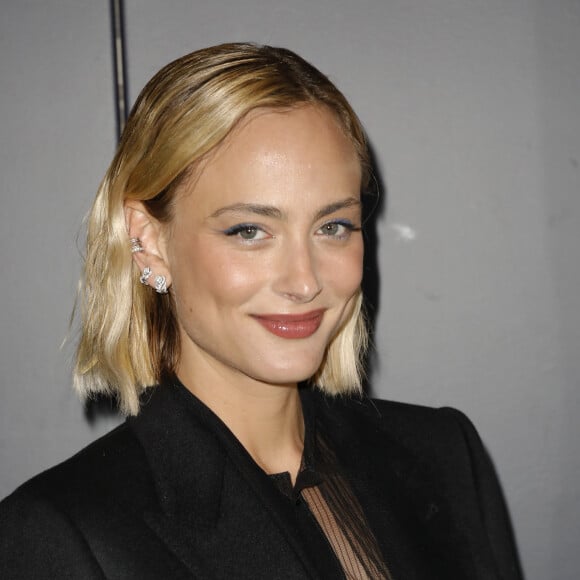 Léa n'est autre que la soeur de la comédienne Nora Arnezeder
Nora Arnezeder lors de l'avant-première du film "L'enfant du paradis" au Silencio des Prés à Paris le 5 décembre 2023. © Marc Ausset-Lacroix / Bestimage