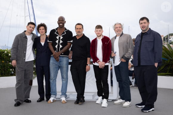 Il réunit au casting d'autres grands noms du cinéma français, comme Karim Leklou, Alain Chabat, Jean-Pascal Zadi, Raphaël Quenard, Vincent Lacoste et Benoît Poelvoorde.
Karim Laklou, Alain Chabat, Anthony Bajon, Gilles Lellouche, Jean-Pascal Zadi, Vincent Lacoste et Raphaël Quenard assistent au photocall "L'Amour Ouf" au 77e Festival de Cannes, le 24 mai 2024. Shootpix/ABACAPRESS.COM