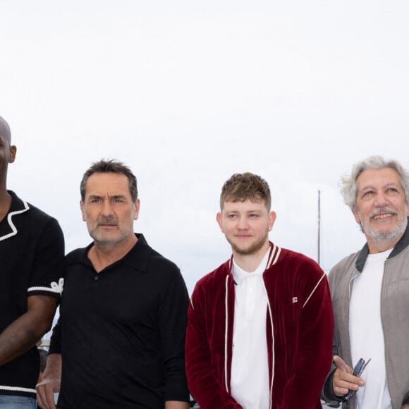 Il réunit au casting d'autres grands noms du cinéma français, comme Karim Leklou, Alain Chabat, Jean-Pascal Zadi, Raphaël Quenard, Vincent Lacoste et Benoît Poelvoorde.
Karim Laklou, Alain Chabat, Anthony Bajon, Gilles Lellouche, Jean-Pascal Zadi, Vincent Lacoste et Raphaël Quenard assistent au photocall "L'Amour Ouf" au 77e Festival de Cannes, le 24 mai 2024. Shootpix/ABACAPRESS.COM