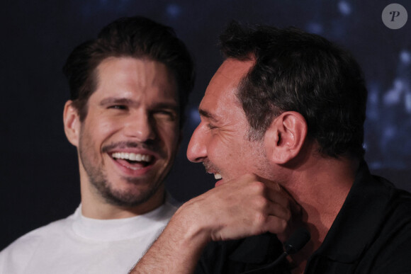 Francois Civil et Gilles Lellouche assistent à la conférence de presse de "L'Amour Ouf" lors du 77ème Festival de Cannes au Palais des Festivals le 24 mai 2024. David Boyer/ABACAPRESS.COM