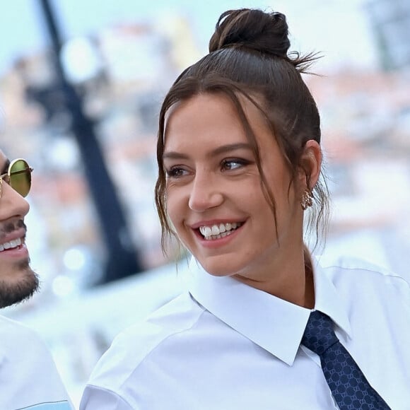 En effet, le film porté par François Civil et Adèle Exarchopoulos a été vivement critiqué après son avant-première.
François Civil et Adèle Exarchopoulos assistent au photocall de "L'Amour Ouf" au 77ème Festival de Cannes au Palais des Festivals le 24 mai 2024. Franck Castel/ABACAPRESS.COM