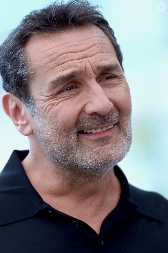 Gilles Lellouche assiste au photocall de 'L'Amour Ouf' lors du 77ème Festival de Cannes au Palais des Festivals le 24 mai 2024 à Cannes, France. Photo par Franck Castel/ABACAPRESS.COM