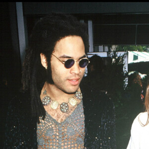 Interviewé par Harper's Bazaar, le chanteur qui fête ses 60 ans cette année a parlé de son amour pour Paris mais aussi et surtout pour la chanteuse française qu'il adore toujours 30 ans après leur séparation.
Archives : Lenny Kravitz et Vanessa Paradis