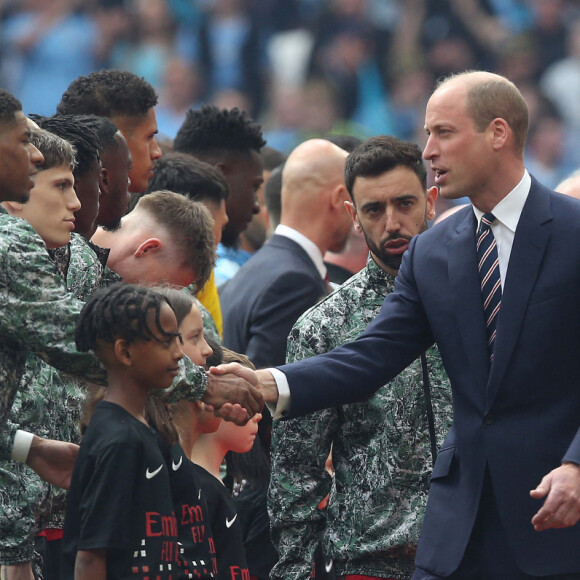 Le prince de Galles a ensuite remis les médailles de finalistes aux membres de l'équipe de City, et George était tout sourire en serrant la main du manager Pep Guardiola.
Le prince William, prince de Galles, et son fils le prince George de Galles, assistent à la finale de la coupe Emirates FA 2024 entre Manchester United et Manchester City au stade de Wembley à Londres, le 25 mai 2024. 