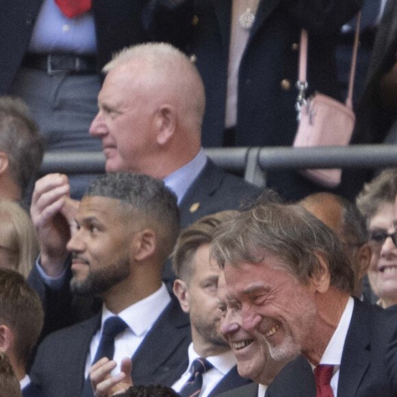 Le prince William, prince de Galles, et son fils le prince George de Galles, assistent à la finale de la coupe Emirates FA 2024 entre Manchester United et Manchester City au stade de Wembley à Londres, le 25 mai 2024. © SPP / Panoramic / Bestimage 