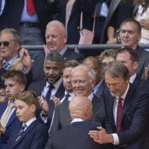 Le prince William, prince de Galles, et son fils le prince George de Galles, assistent à la finale de la coupe Emirates FA 2024 entre Manchester United et Manchester City au stade de Wembley à Londres, le 25 mai 2024. © SPP / Panoramic / Bestimage 