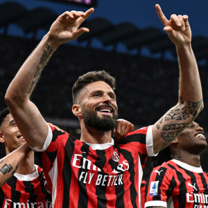 Olivier Giroud fait ses adieux aux supporters du Milan AC après son dernier march face au Salernitana au stade San Siro. Milan, le 25 mai 2024. 