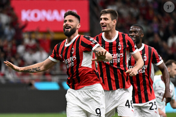 Olivier Giroud fait ses adieux aux supporters du Milan AC après son dernier march face au Salernitana au stade San Siro. Milan, le 25 mai 2024. 