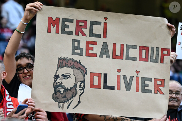 Olivier Giroud fait ses adieux aux supporters du Milan AC après son dernier march face au Salernitana au stade San Siro. Milan, le 25 mai 2024. 