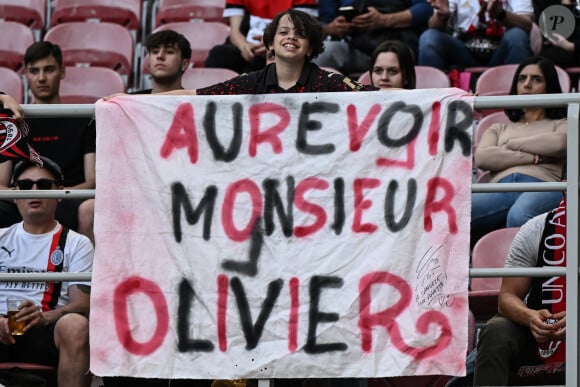 Olivier Giroud fait ses adieux aux supporters du Milan AC après son dernier march face au Salernitana au stade San Siro. Milan, le 25 mai 2024. 