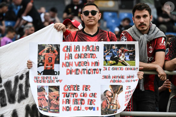 Olivier Giroud fait ses adieux aux supporters du Milan AC après son dernier march face au Salernitana au stade San Siro. Milan, le 25 mai 2024. 