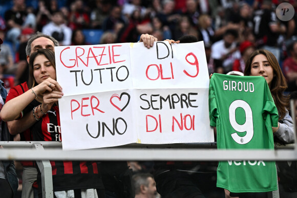 Olivier Giroud fait ses adieux aux supporters du Milan AC après son dernier march face au Salernitana au stade San Siro. Milan, le 25 mai 2024. 