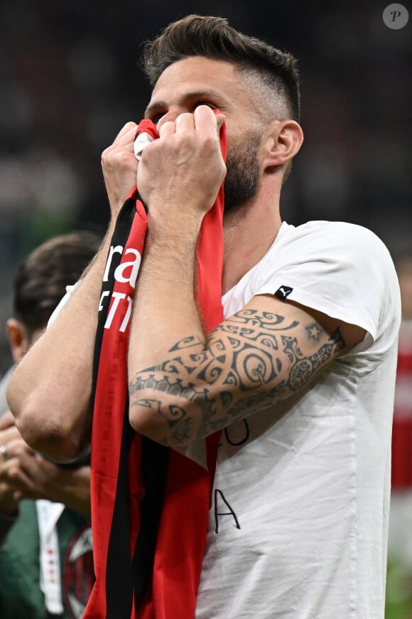 Olivier Giroud fait ses adieux aux supporters du Milan AC après son dernier march face au Salernitana au stade San Siro. Milan, le 25 mai 2024. 