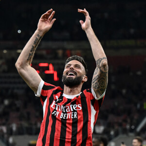 Samedi 25 ami 2024, il a joué son dernier match sous les couleurs de l'AC Milan
Olivier Giroud fait ses adieux aux supporters du Milan AC après son dernier march face au Salernitana au stade San Siro. Milan, le 25 mai 2024. 