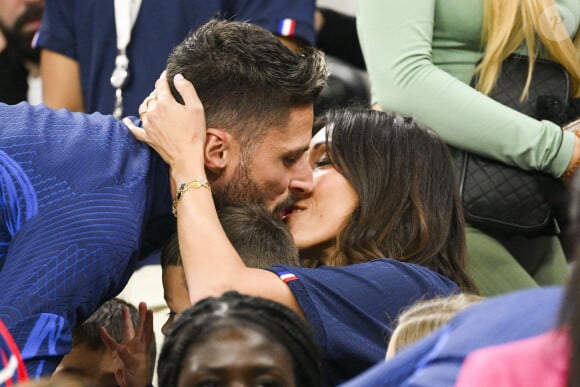 GIROUD Olivier (FRA) embrassant sa femme Jennifer - People et joueurs en famille dans les tribunes lors du match de demi-finale "France - Maroc" lors de la Coupe du Monde 2022 au Qatar (FIFA World Cup Qatar 2022). © JB Autissier / Panoramic / Bestimage 