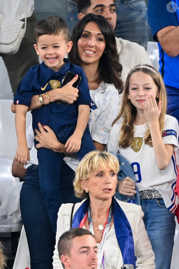 Jennifer, femme de Olivier Giroud - Les joueurs de l'équipe de France passent un moment avec leur famille avant la rencontre France/Tunisie lors de la Coupe du Monde de la FIFA, Qatar 2022 le 30 novembre 2022. © Philippe Perusseau / Bestimage