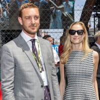 Beatrice Borromeo : l'épouse de Pierre Casiraghi très chic épaules dénudées en robe de créateur français