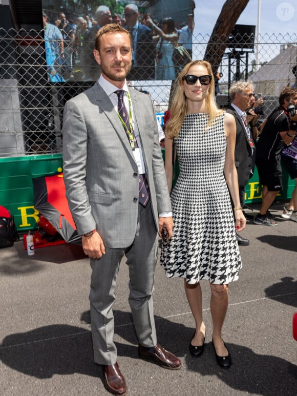 Quelques jours plus tard seulement, la journaliste italienne et le fils de Caroline de Monaco sont apparus au Grand Prix de Monaco. 
Pierre Casiraghi et sa femme Beatrice Borromeo lors du Grand Prix de Formule 1 (F1) de Monaco, le 26 mai 2024. © Bruno Bebert/Pool Monaco/Bestimage