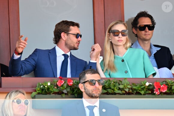 Pierre Casiraghi, Beatrice Borromeo et John Elkann, au second rang, durant la finale du Masters 1000 de Monte-Carlo à Roquebrune-Cap-Martin, le 14 avril 2024. C'est le grec Stefano Tsitsipas qui a rempoté le match qui l'opposait au norvégien Casper Ruud (6-1, 6-4). © Bruno Bebert / Bestimage