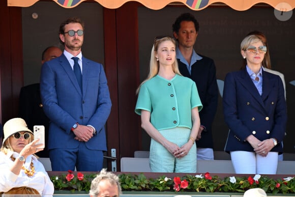 Pierre Casiraghi, Beatrice Borromeo, John Elkann, au second rang, et la princesse Charlene de Monaco, durant la finale du Masters 1000 de Monte-Carlo à Roquebrune-Cap-Martin, le 14 avril 2024. C'est le grec Stefano Tsitsipas qui a rempoté le match qui l'opposait au norvégien Casper Ruud (6-1, 6-4). © Bruno Bebert / Bestimage