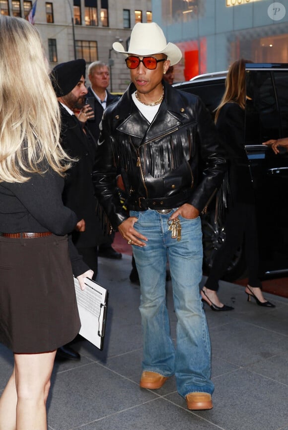 New York, NY - L'audacieuse tenue de cow-boy de Pharrell Williams a captivé tous les regards lorsque Tiffany & Co. a commémoré le lancement de la collection exclusive Tiffany Titan by Pharrell Williams au milieu d'un rassemblement de stars dans le lieu emblématique de Tiffany & Co. à New York City.