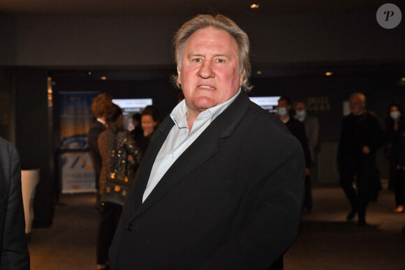 Gérard Depardieu lors de la soirée de clôture de la 3eme édition du Festival Cinéroman à Nice, le 24 octobre 2021. C'est avec la remise des prix et la projection en avant première du film Goliath, réalisé par F.Tellier, que Cinéroman s'est achevé avec en invité surprise, G.Depardieu. 9 films tirés de roman ont été présentés en compétition et le Jury, présidé cette année par N.Bedos, a recompensé pour le prix du meilleur film adapté d'un roman : F.Zeller pour The Father, pour Le prix d'interprétation féminine : G.Londez pour The Father, dans Le Discours de Laurent Tirard et Benedetta de Paul Verhoeven, pour le prix d'interprétation masculine : B.Lavernhe pour Le Discours de Laurent Tirard, pour le prix coup de coeur du festival à une personnalité du cinéma pour sa relation très forte avec la ville de Nice et la côte d'Azur : M.Boujenah, et pour finir, le prix spécial du jury a été décerné à G.Depardieu pour avoir remis dans la lumière des oeuvres littéraires et su incarner des personnages de papier auxquels personne n'aurait osé prêter sa voix et son regard. Maigret, Germinal, Les Misérables, Monte Cristo, Les Valseuses, Sous le soleil de Satan, Les Illusions Perdues, Des Hommes, L'homme au masque de fer... © Bruno Bebert / Bestimage 