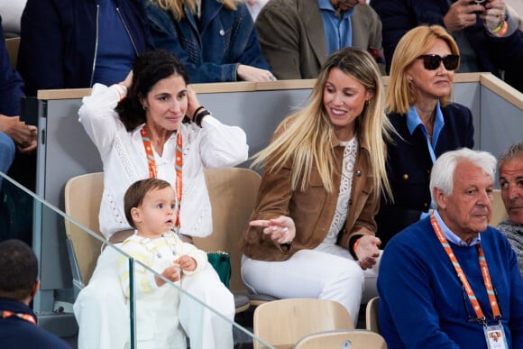 Xisca Perello (femme de Rafael Nadal), son fils Rafael Junior, Maria Isabel Nadal (soeur de Rafael Nadal) et Ana Maria Parera (mère de Rafael Nadal) - La famille de Rafael Nadal (Rafa) dans les tribunes pour le premier tour des Internationaux de France de tennis de Roland Garros 2024 opposant Rafael Nadal (Rafa) à Alexander Zverev, à Paris, France, le 27 mai 2024. © Jacovides-Moreau/Bestimage