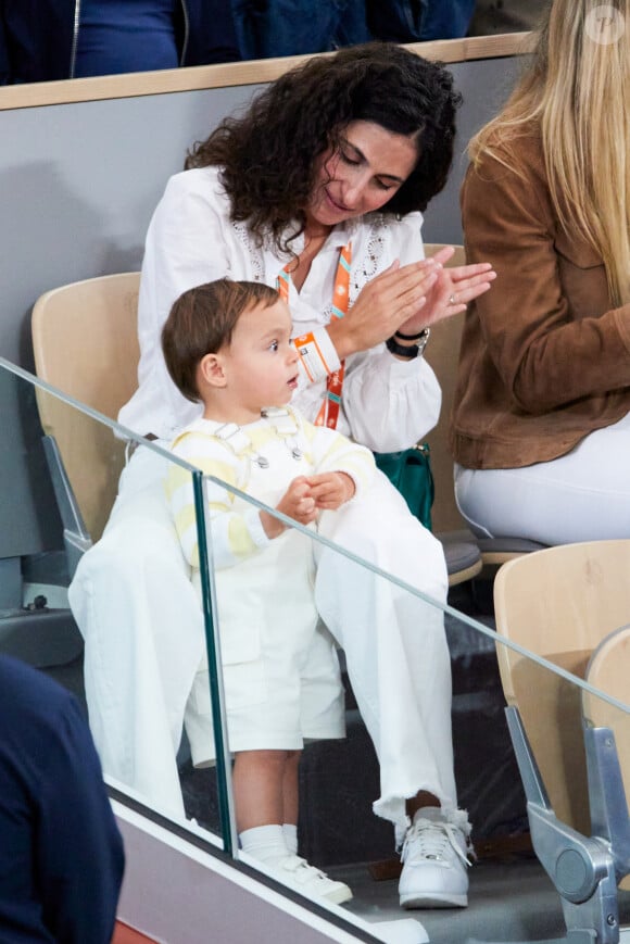 Xisca Perello (femme de Rafael Nadal) et son fils Rafael Junior - La famille de Rafael Nadal (Rafa) dans les tribunes pour le premier tour des Internationaux de France de tennis de Roland Garros 2024 opposant Rafael Nadal (Rafa) à Alexander Zverev, à Paris, France, le 27 mai 2024. © Jacovides-Moreau/Bestimage