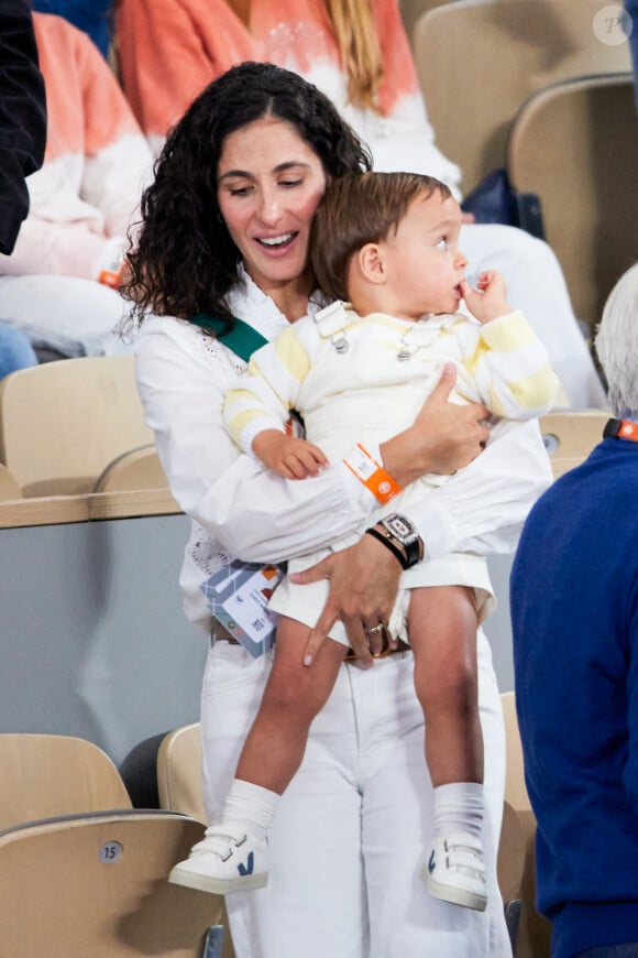 Xisca Perello (femme de Rafael Nadal) et son fils Rafael Junior - La famille de Rafael Nadal (Rafa) dans les tribunes pour le premier tour des Internationaux de France de tennis de Roland Garros 2024 opposant Rafael Nadal (Rafa) à Alexander Zverev, à Paris, France, le 27 mai 2024. © Jacovides-Moreau/Bestimage