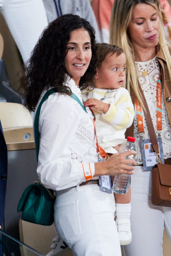 Xisca Perello (femme de Rafael Nadal), son fils Rafael Junior et Maria Isabel Nadal (soeur de Rafael Nadal) - La famille de Rafael Nadal (Rafa) dans les tribunes pour le premier tour des Internationaux de France de tennis de Roland Garros 2024 opposant Rafael Nadal (Rafa) à Alexander Zverev, à Paris, France, le 27 mai 2024. © Jacovides-Moreau/Bestimage