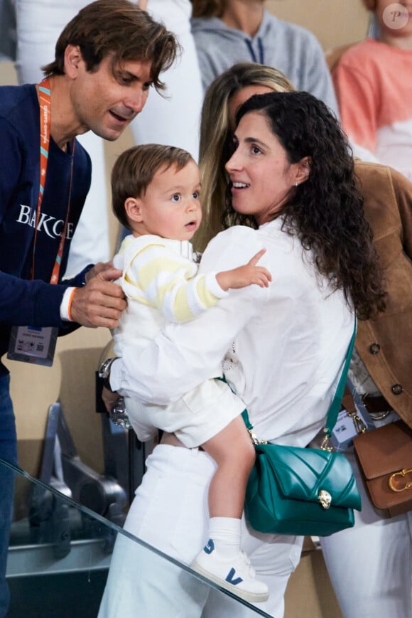 Xisca Perello (femme de Rafael Nadal) et son fils Rafael Junior - La famille de Rafael Nadal (Rafa) dans les tribunes pour le premier tour des Internationaux de France de tennis de Roland Garros 2024 opposant Rafael Nadal (Rafa) à Alexander Zverev, à Paris, France, le 27 mai 2024. © Jacovides-Moreau/Bestimage