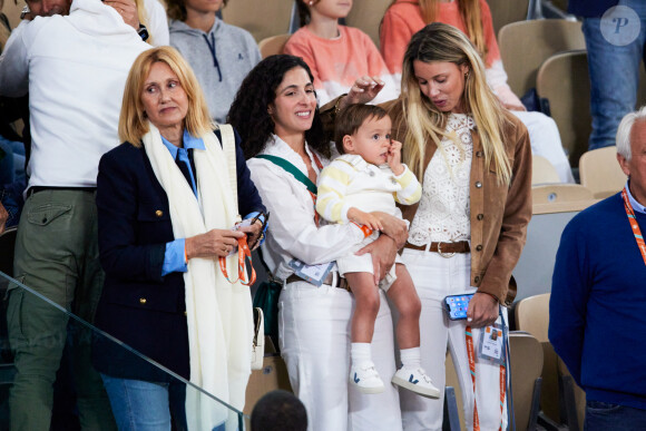 Ana Maria Parera (mère de Rafael Nadal), Xisca Perello (femme de Rafael Nadal), son fils Rafael Junior et Maria Isabel Nadal (soeur de Rafael Nadal) - La famille de Rafael Nadal (Rafa) dans les tribunes pour le premier tour des Internationaux de France de tennis de Roland Garros 2024 opposant Rafael Nadal (Rafa) à Alexander Zverev, à Paris, France, le 27 mai 2024. © Jacovides-Moreau/Bestimage