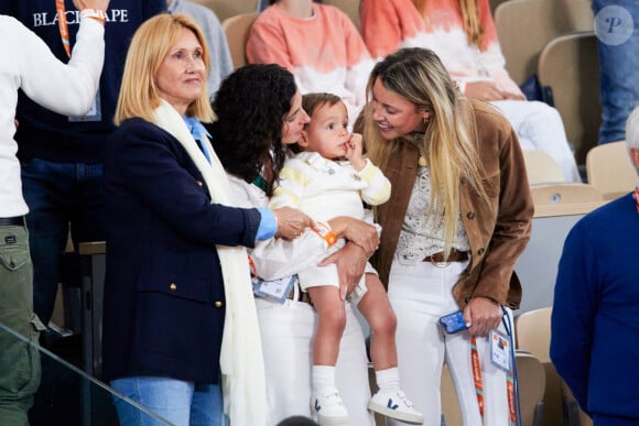 Ana Maria Parera (mère de Rafael Nadal), Xisca Perello (femme de Rafael Nadal), son fils Rafael Junior et Maria Isabel Nadal (soeur de Rafael Nadal) - La famille de Rafael Nadal (Rafa) dans les tribunes pour le premier tour des Internationaux de France de tennis de Roland Garros 2024 opposant Rafael Nadal (Rafa) à Alexander Zverev, à Paris, France, le 27 mai 2024. © Jacovides-Moreau/Bestimage