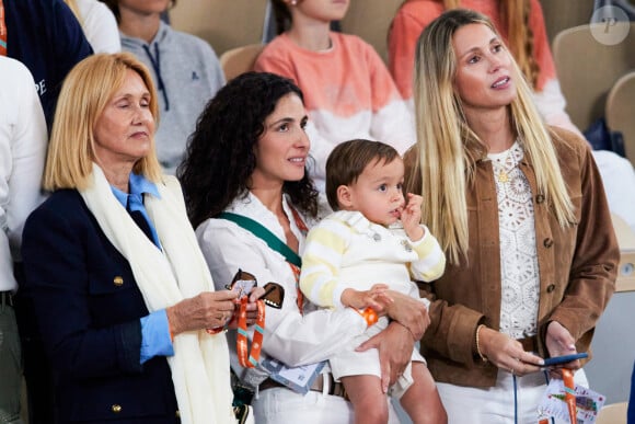 Ana Maria Parera (mère de Rafael Nadal), Xisca Perello (femme de Rafael Nadal), son fils Rafael Junior et Maria Isabel Nadal (soeur de Rafael Nadal) - La famille de Rafael Nadal (Rafa) dans les tribunes pour le premier tour des Internationaux de France de tennis de Roland Garros 2024 opposant Rafael Nadal (Rafa) à Alexander Zverev, à Paris, France, le 27 mai 2024. © Jacovides-Moreau/Bestimage