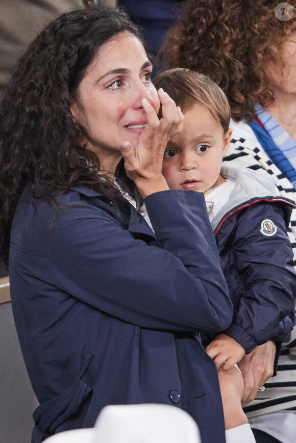 Xisca Perello (femme de Rafael Nadal) et son fils Rafael Junior - La famille de Rafael Nadal (Rafa) dans les tribunes pour le premier tour des Internationaux de France de tennis de Roland Garros 2024 opposant Rafael Nadal (Rafa) à Alexander Zverev, à Paris, France, le 27 mai 2024. © Jacovides-Moreau/Bestimage