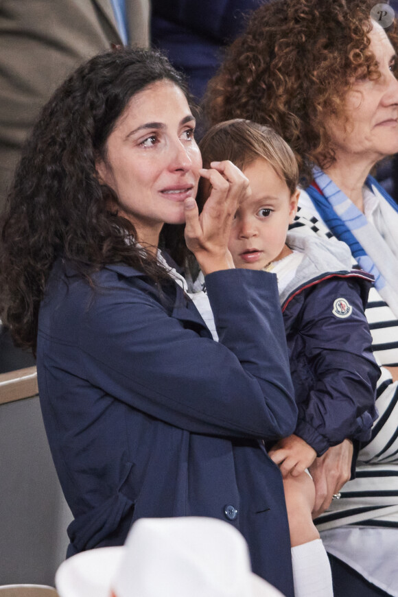 Xisca Perello (femme de Rafael Nadal) et son fils Rafael Junior - La famille de Rafael Nadal (Rafa) dans les tribunes pour le premier tour des Internationaux de France de tennis de Roland Garros 2024 opposant Rafael Nadal (Rafa) à Alexander Zverev, à Paris, France, le 27 mai 2024. © Jacovides-Moreau/Bestimage