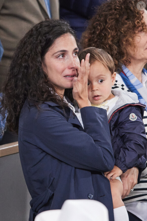 Xisca Perello (femme de Rafael Nadal) et son fils Rafael Junior - La famille de Rafael Nadal (Rafa) dans les tribunes pour le premier tour des Internationaux de France de tennis de Roland Garros 2024 opposant Rafael Nadal (Rafa) à Alexander Zverev, à Paris, France, le 27 mai 2024. © Jacovides-Moreau/Bestimage