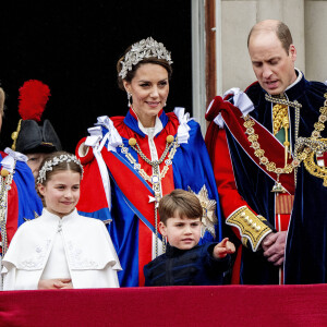 A en croire le palais, la princesse reprendrait progressivement les sorties avec son mari et les enfants
Le prince William, prince de Galles, et Catherine (Kate) Middleton, princesse de Galles, La princesse Charlotte de Galles, Le prince Louis de Galles, - La famille royale britannique salue la foule sur le balcon du palais de Buckingham lors de la cérémonie de couronnement du roi d'Angleterre à Londres le 5 mai 2023. 