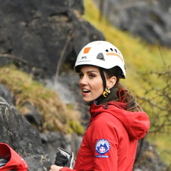 Depuis qu'elle a rendu public sa maladie, Kate se fait la plus discrète possible
Le prince William, prince de Galles, et Catherine (Kate) Middleton, princesse de Galles, en visite au siège de l'équipe de sauvetage en montagne de Central Beacons à Merthyr Tydfil, au Pays de Galles, le 27 avril 2023. 